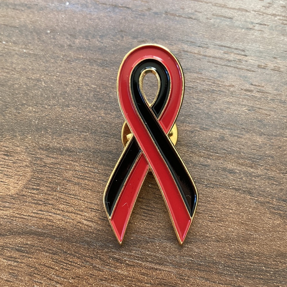 Enamel pin - Burgundy and black ribbon
